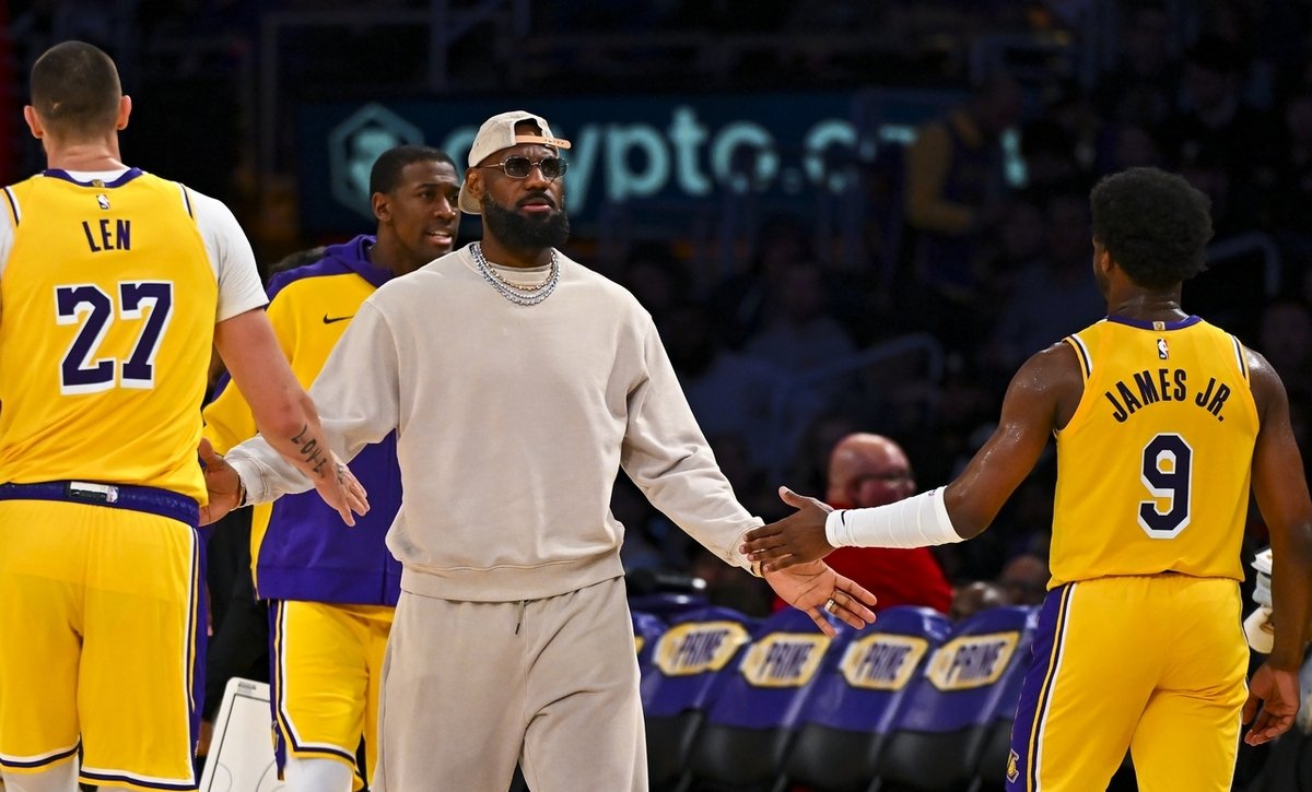 雄鹿B队碾压湖人，乔治统治全场