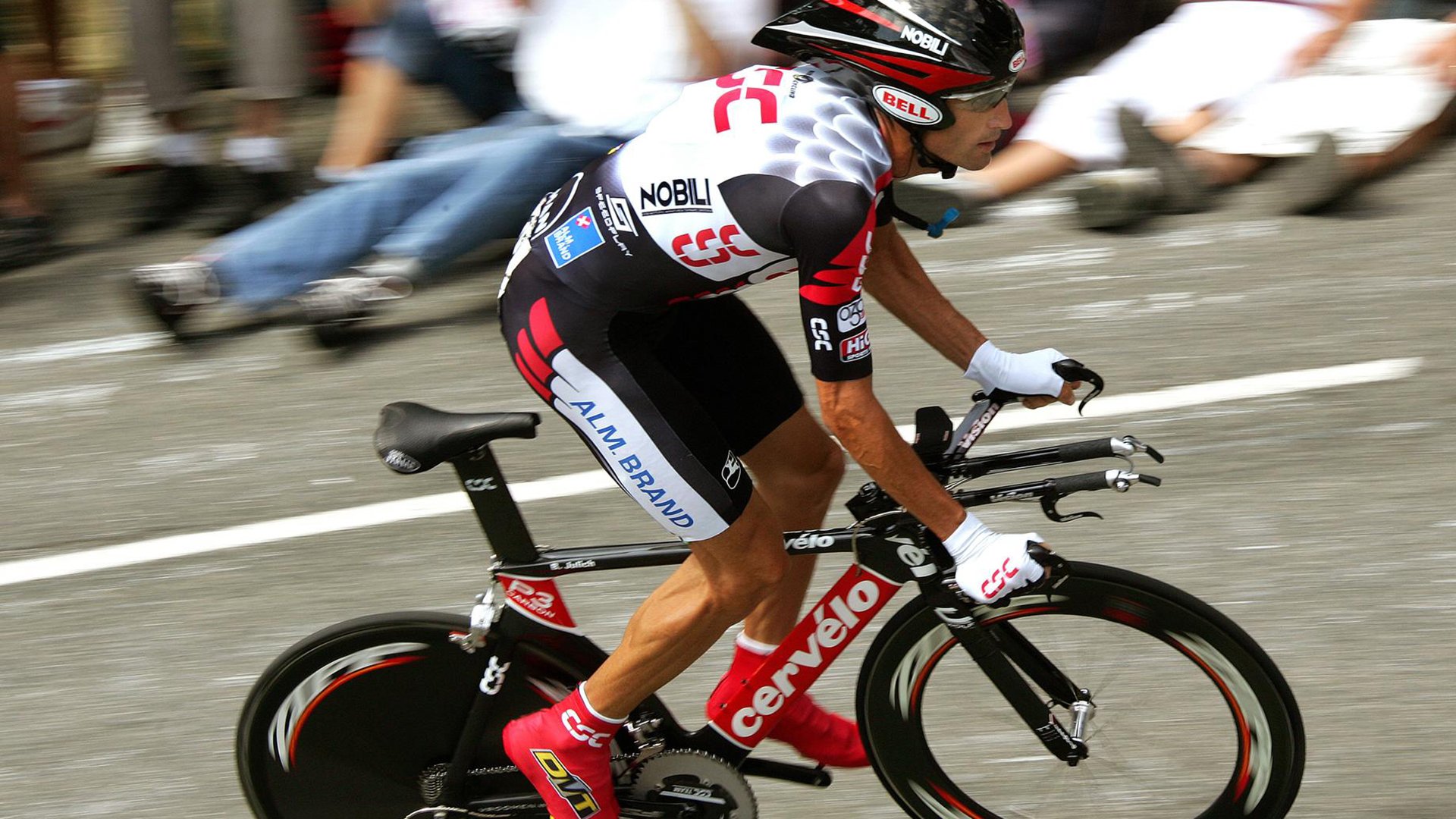 孤岛阿圭罗与北欧铁蹄,当个人英雄主义撞上精密运转的团队机器